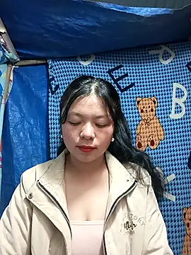 Snapshot of lisa-bae00 chatting on 11/30/25, 10:32 lisa-bae00 online show from 11/30/25, 10:32