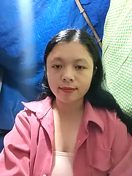 Snapshot of lisa-bae00 chatting on 11/18/25, 12:19 lisa-bae00 online show from 11/18/25, 12:19