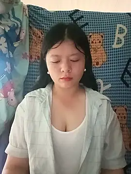 Snapshot of lisa-bae00 chatting on 05/19/26, 11:23 lisa-bae00 online show from 05/19/26, 11:23