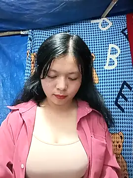 Snapshot of lisa-bae00 chatting on 11/26/25, 10:15 lisa-bae00 online show from 11/26/25, 10:15