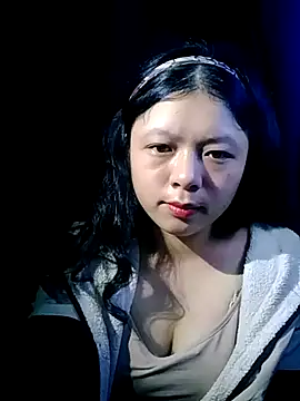 Snapshot of lisa-bae00 chatting on 11/10/25, 10:15 lisa-bae00 online show from 11/10/25, 10:15