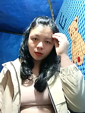 Snapshot of lisa-bae00 chatting on 11/21/25, 11:53 lisa-bae00 online show from 11/21/25, 11:53