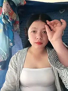 lisa-bae00 online show from 02/15/26, 08:46