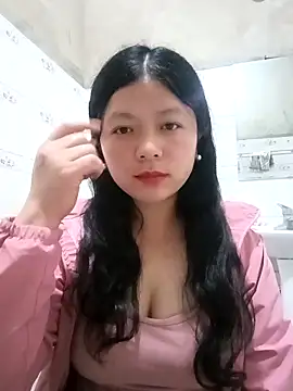 Snapshot of lisa-bae00 chatting on 04/23/26, 01:02 lisa-bae00 online show from 04/23/26, 01:02