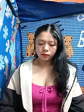 Snapshot of lisa-bae00 chatting on 12/16/25, 12:04 lisa-bae00 online show from 12/16/25, 12:04