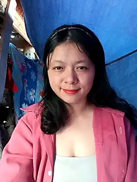 Snapshot of lisa-bae00 chatting on 11/23/25, 12:20 lisa-bae00 online show from 11/23/25, 12:20