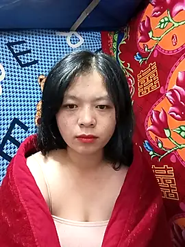 Snapshot of lisa-bae00 chatting on 11/25/25, 10:10 lisa-bae00 online show from 11/25/25, 10:10