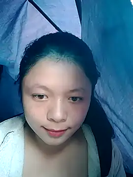 Snapshot of lisa-bae00 chatting on 10/27/25, 10:05 lisa-bae00 online show from 10/27/25, 10:05