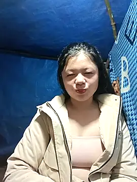 Snapshot of lisa-bae00 chatting on 11/20/25, 10:20 lisa-bae00 online show from 11/20/25, 10:20