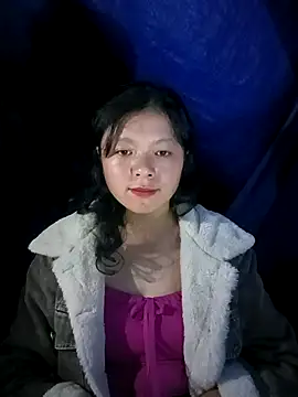 Snapshot of lisa-bae00 chatting on 11/13/25, 10:13 lisa-bae00 online show from 11/13/25, 10:13