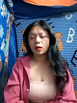 Snapshot of lisa-bae00 chatting on 12/17/25, 11:21 lisa-bae00 online show from 12/17/25, 11:21