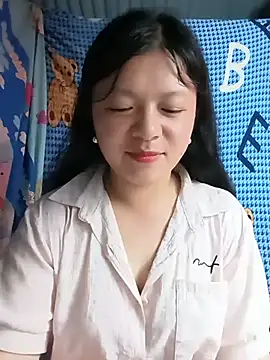 Snapshot of lisa-bae00 chatting on 05/15/26, 01:31 lisa-bae00 online show from 05/15/26, 01:31