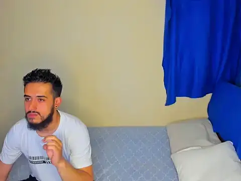 Snapshot of astredad2025 chatting on 11/25/25, 03:07 astredad2025 online show from 11/25/25, 03:07