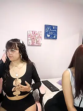 Pinkvixen69 online show from 04/13/26, 04:44