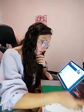 Pinkvixen69 online show from 02/09/26, 07:45