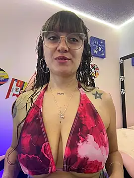 Snapshot of Pinkvixen69 chatting on 06/16/26, 02:28 Pinkvixen69 online show from 06/16/26, 02:28
