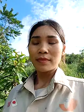 Bear bear0 online show from 10/27/25, 02:01