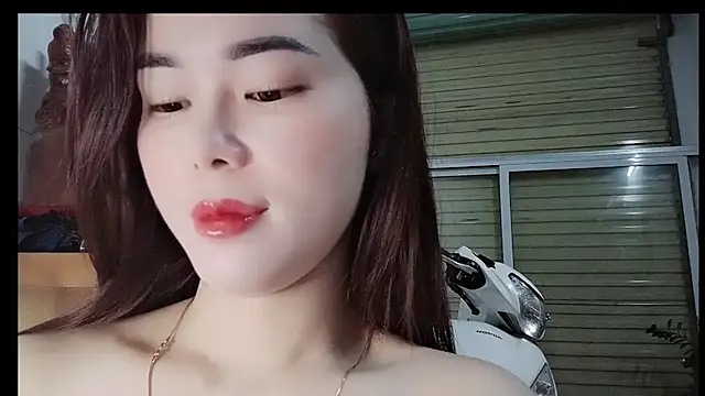 Snapshot of Family-Lovee chatting on 02/06/26, 10:17 Family-Lovee online show from 02/06/26, 10:17