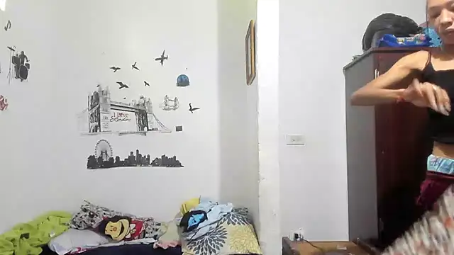 Snapshot of YAILIN_04 chatting on 12/18/25, 05:06 YAILIN 04 online show from 12/18/25, 05:06