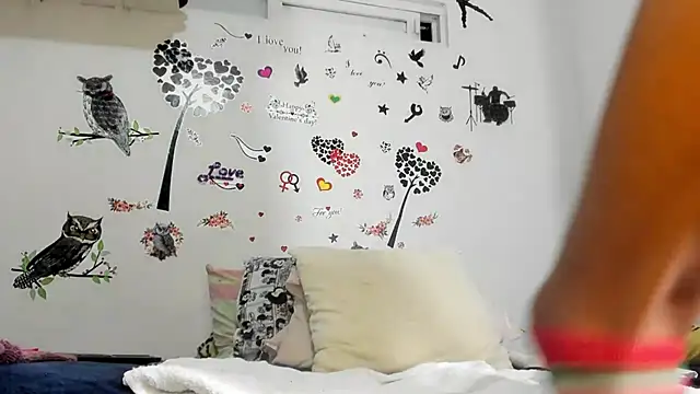 Snapshot of YAILIN_04 chatting on 11/30/25, 03:18 YAILIN 04 online show from 11/30/25, 03:18