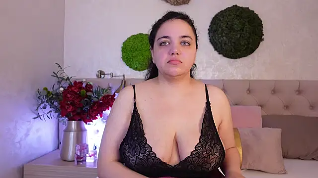 MoniqueJade online show from 12/16/25, 07:18