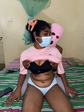 Snapshot of couplesexroom chatting on 10/22/25, 05:29 couplesexroom online show from 10/22/25, 05:29