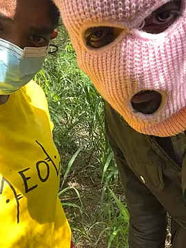 Snapshot of couplesexroom chatting on 11/04/25, 04:16 couplesexroom online show from 11/04/25, 04:16