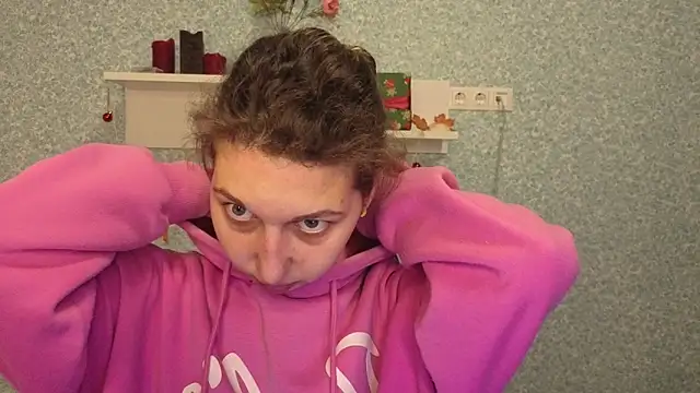 CuteEllii online show from 12/17/25, 05:12