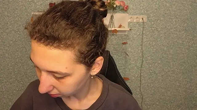 CuteEllii online show from 11/28/25, 05:07