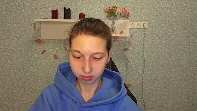 CuteEllii online show from 12/01/25, 05:19