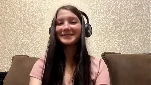Snapshot of auroracus chatting on 10/22/25, 08:14 auroracus online show from 10/22/25, 08:14