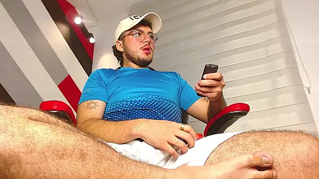Snapshot of Zac_Golden chatting on 04/18/26, 01:35 Zac Golden online show from 04/18/26, 01:35