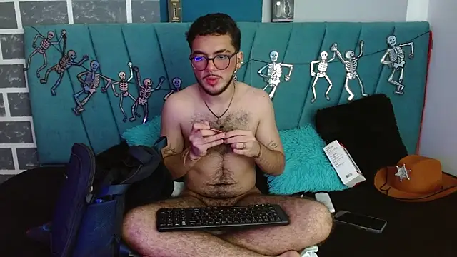 Zac Golden online show from 10/31/25, 03:14