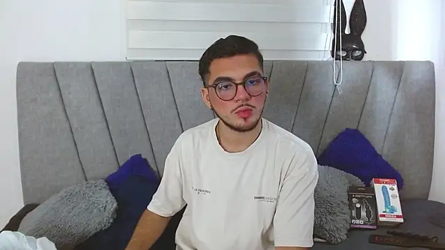 Zac Golden online show from 11/11/25, 03:56