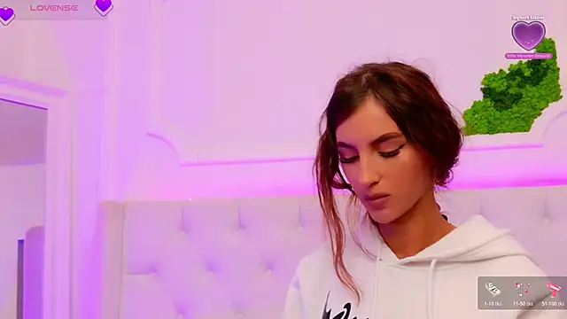 ElisaCharm online show from 04/15/26, 03:56