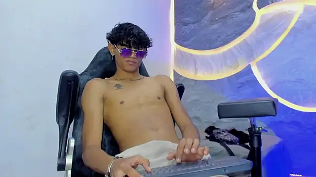 Sex Boy 33  online show from 11/11/25, 05:13