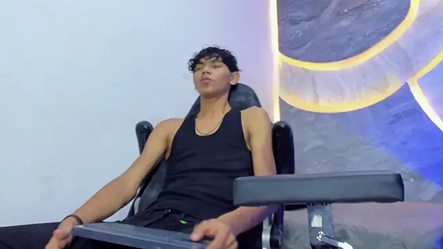 Sex Boy 33  online show from 11/10/25, 04:17