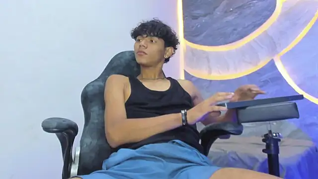 Sex Boy 33  online show from 11/15/25, 06:17