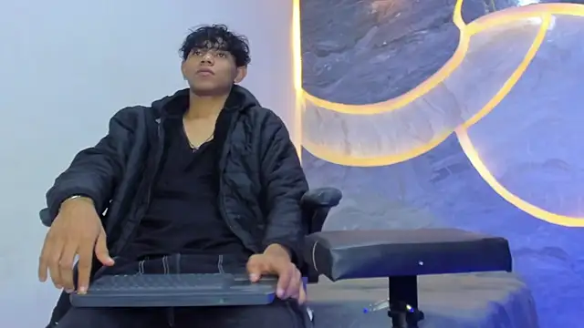 Sex Boy 33  online show from 11/14/25, 03:43