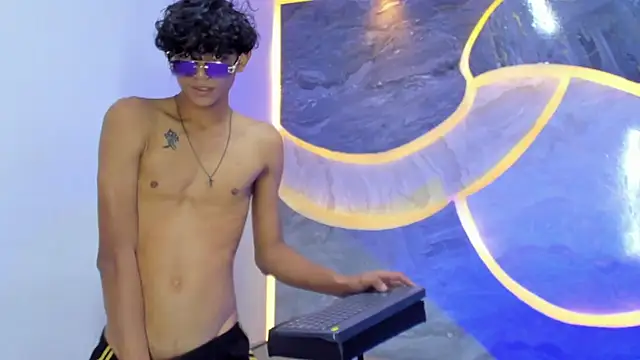 Sex Boy 33  online show from 11/10/25, 05:07