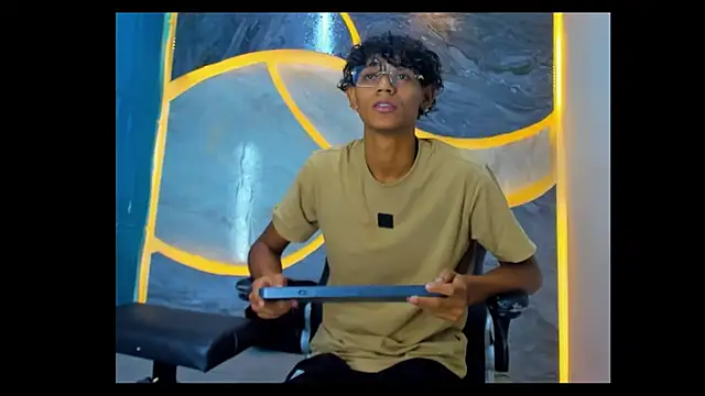 Sex Boy 33  online show from 10/24/25, 04:55