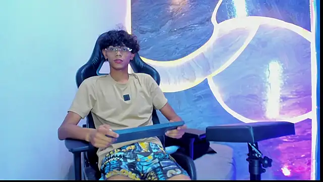 Sex Boy 33  online show from 10/25/25, 04:33