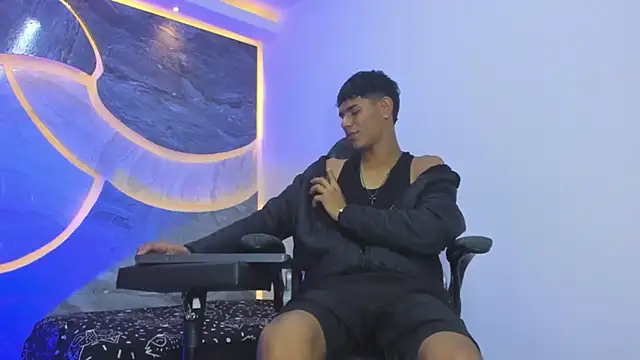 Sex Boy 33  online show from 11/30/25, 04:57