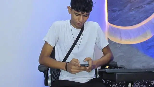 Sex Boy 33  online show from 12/19/25, 06:16