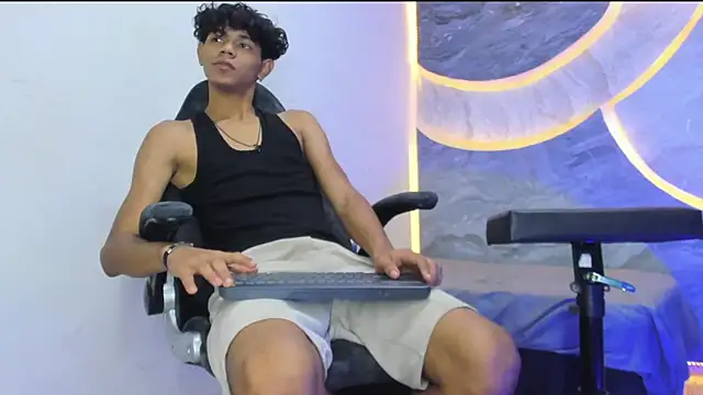 Sex Boy 33  online show from 11/17/25, 04:16