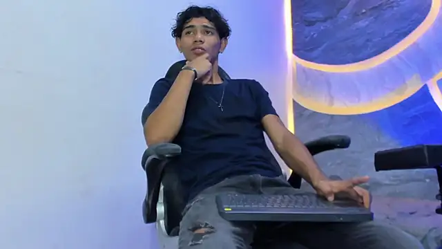 Sex Boy 33  online show from 11/22/25, 04:11