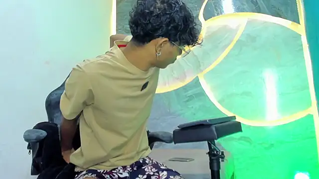 Sex Boy 33  online show from 10/27/25, 04:13