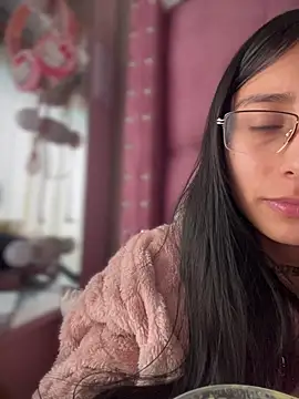 Violeet-Smith online show from 04/15/26, 07:58