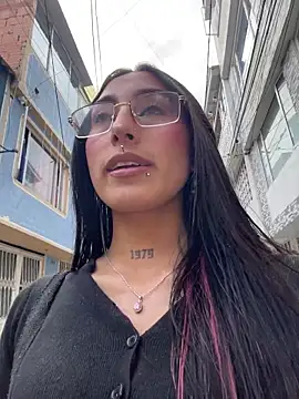 Violeet-Smith online show from 12/04/25, 07:46