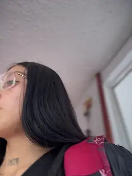 Violeet-Smith online show from 04/06/26, 08:32